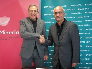 El president de Promineria, Esteve Pintó, i el director general de la FUB, Valentí Martínez, van formalitzar la signatura de l'acord en un acte a la seu de la fundació universitària, a Manresa.